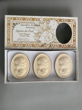 NWT Italian Saponificio Artigianale Fiorentino Hand Made Cameo Soap Set Ivory​